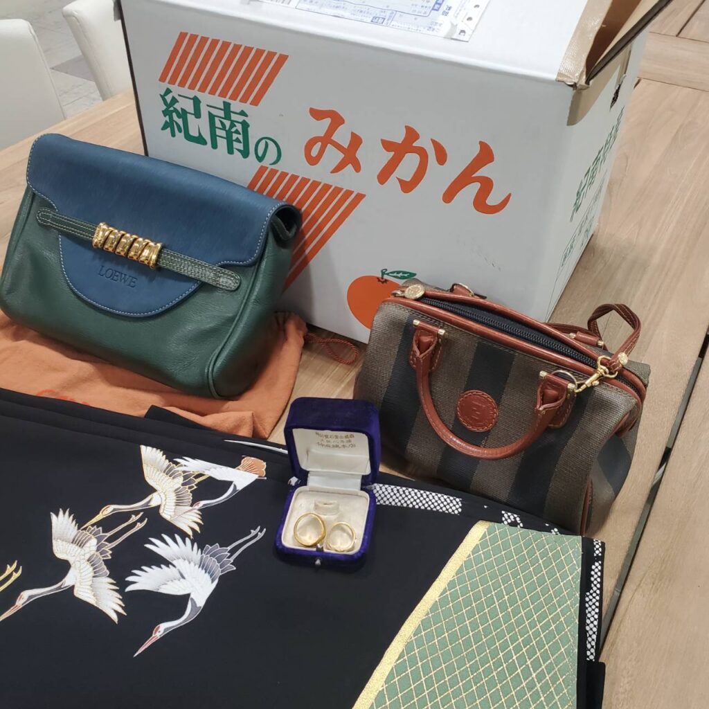 FENDI LOEWEバッグ、金の指輪の査定89,236円